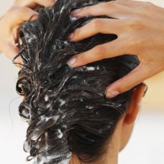 ما هي طريقة غسل الشعر الصحيحة؟