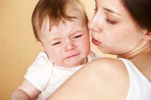 كيف اتعامل مع بكاء وتشنج طفلي بعد الفطام ؟