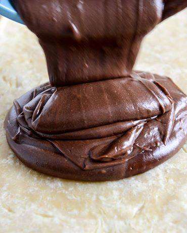 كريمة الشوكولا لتغليف الكيك  